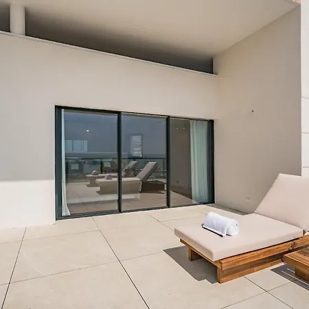 Exceptional Penthouse With Panoramic Views Apartman