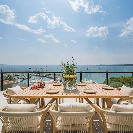 Exceptional Penthouse With Panoramic Views Apartman