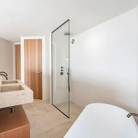 Exceptional Penthouse With Panoramic Views *