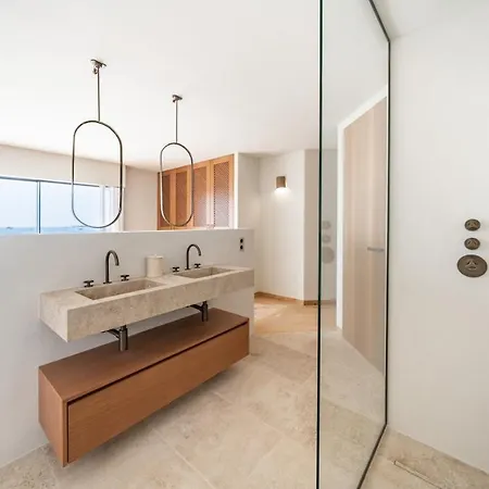 Exceptional Penthouse With Panoramic Views *